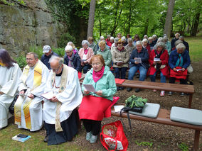 Feierliche Maiandacht in der Fatima-Grotte 